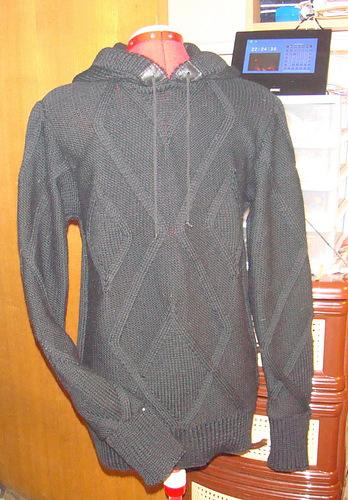 вязаный свитер с капюшоном  в Ожерелье