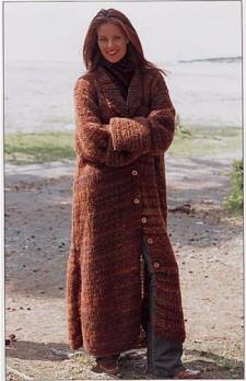 Пальто вязаное спицами