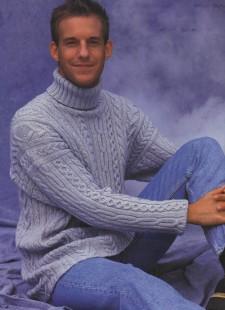 Пуловер с узорами из кос