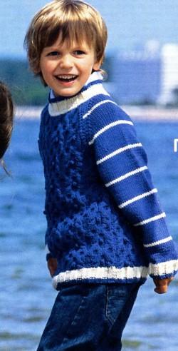 Сине-белый пуловер для мальчика