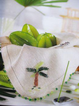 Вышитая пальма на салфетке