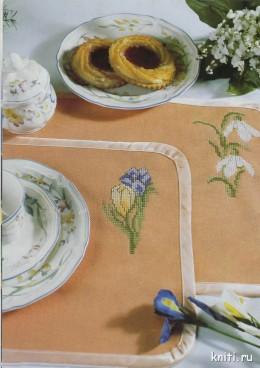 Вышивка цветочки на салфетке