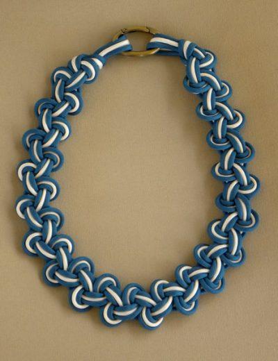 Необычное плетеное ожерелье