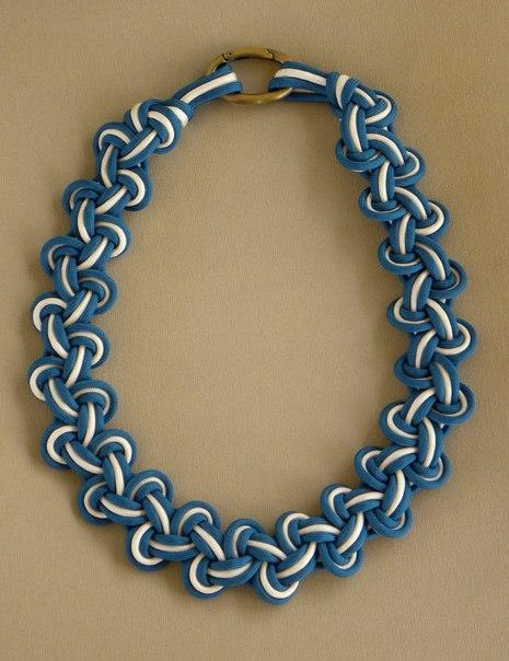 Необычное плетеное ожерелье